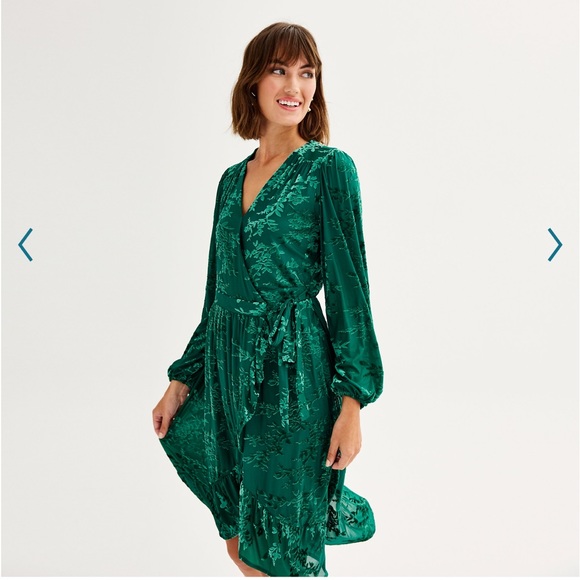 Velvet burnout wrap dress - Picture 2 of 12